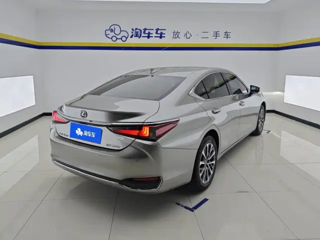 Lexus ES — Фото автомобиля 3