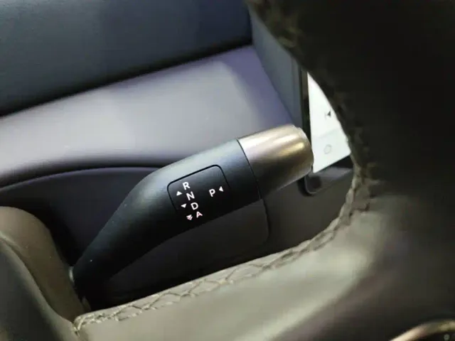 Li Auto MEGA — Фото автомобиля 13