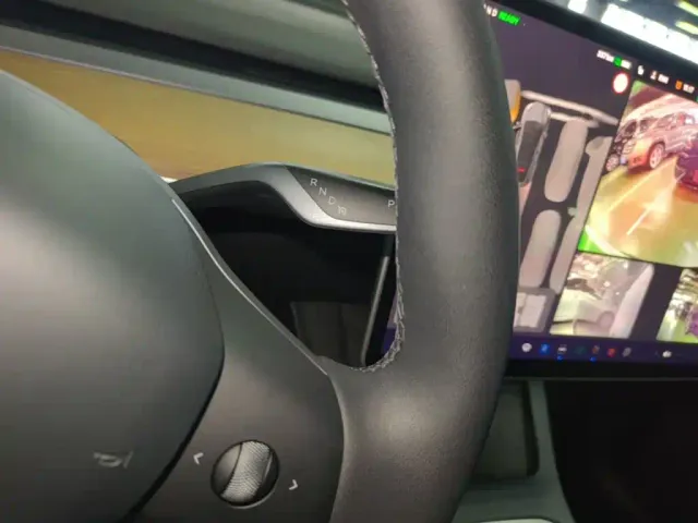 Tesla Model Y — Фото автомобиля 13