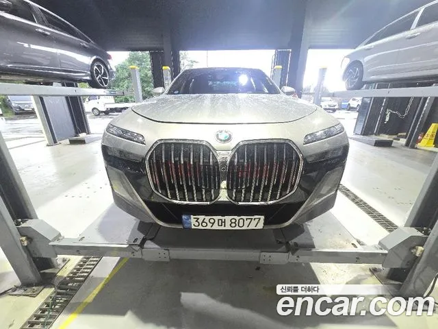 BMW 7-Series — Фото автомобиля 3