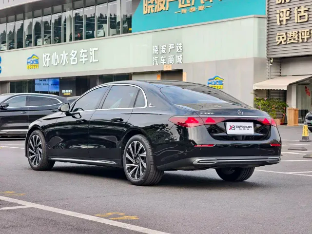 Mercedes-Benz E-Class — Фото автомобиля 4