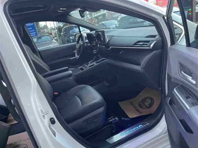 Toyota Sienna — Фото автомобиля 18