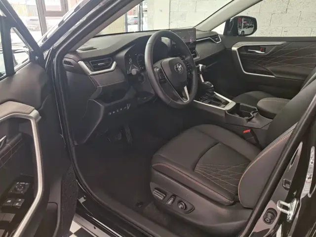 Toyota RAV4 — Фото автомобиля 10