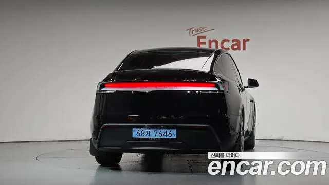 Tesla Model Y — Фото автомобиля 3
