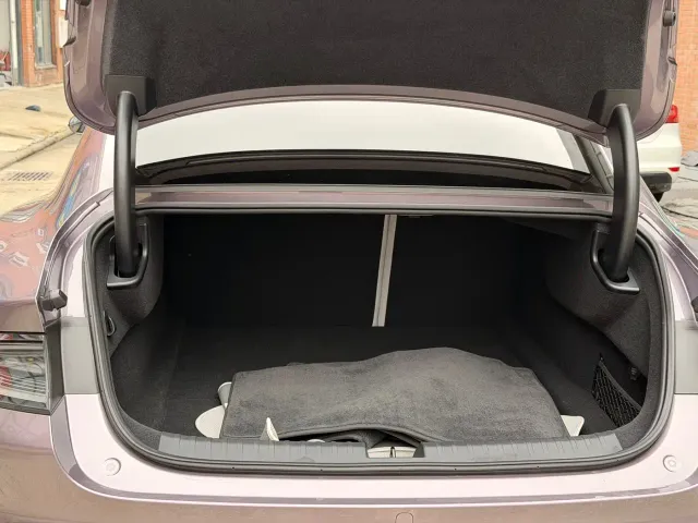 Xiaomi SU7 — Фото автомобиля 12