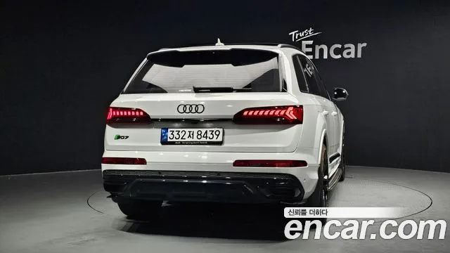 Audi Q7 — Фото автомобиля 4