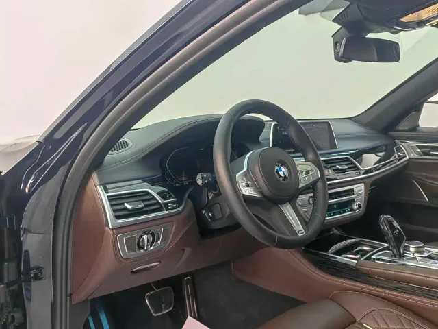 BMW 7 Series — Фото автомобиля 9