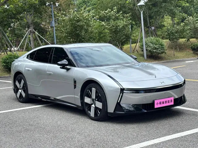 Xpeng P7 — Фото автомобиля 3