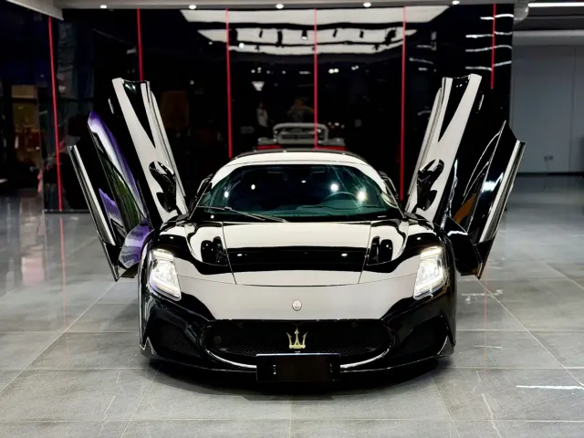 Maserati MC20 — Фото автомобиля 2