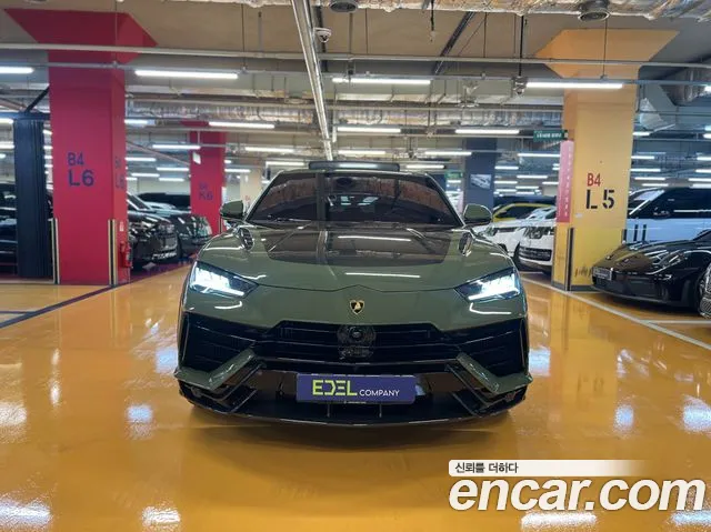 Фотография автомобиля — Lamborghini Urus