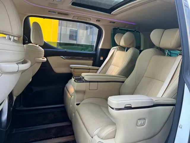 Toyota Vellfire — Фото автомобиля 3