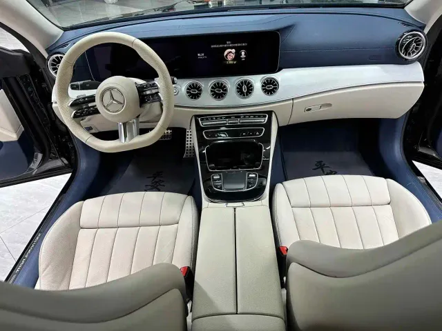 Mercedes-Benz E-Class — Фото автомобиля 3