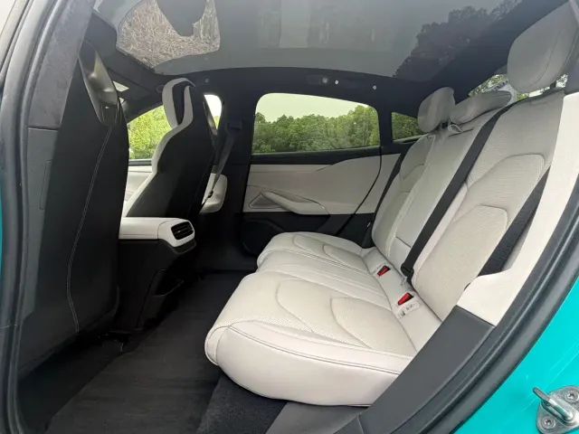 Xiaomi SU7 — Фото автомобиля 12