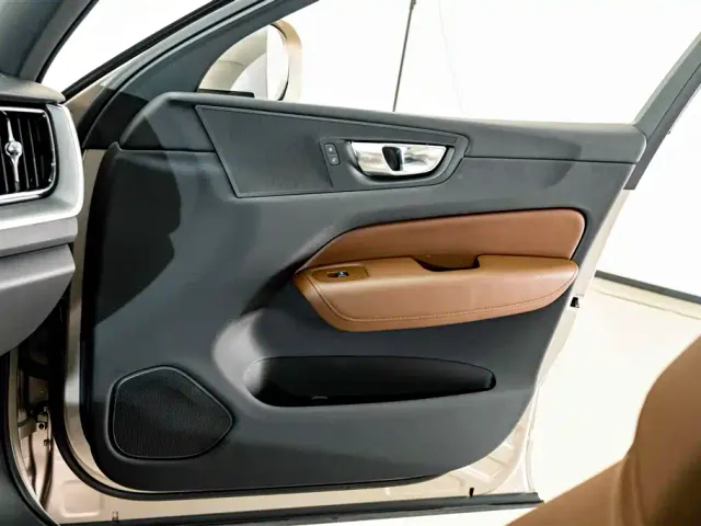 Volvo XC60 — Фото автомобиля 15