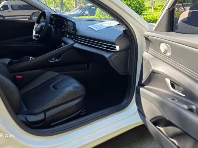 Hyundai Elantra — Фото автомобиля 4
