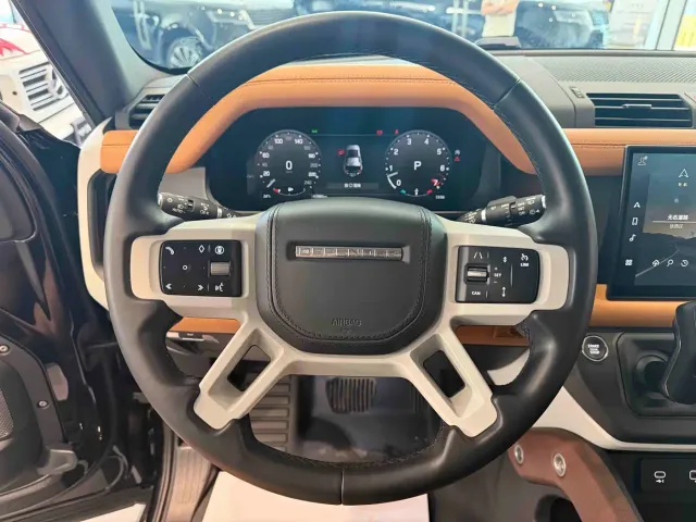 Land Rover Defender — Фото автомобиля 9