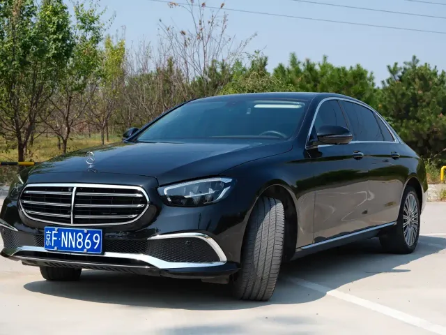 Фотография автомобиля — Mercedes-Benz E-Class