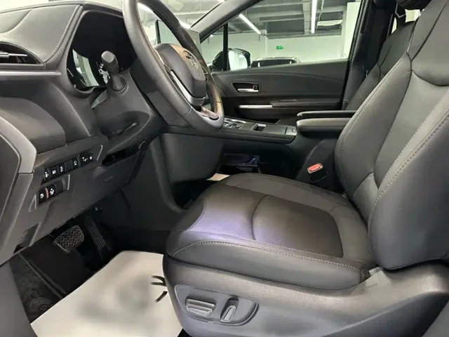 Toyota Sienna — Фото автомобиля 17