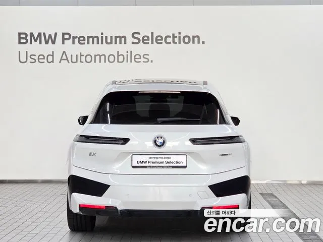 BMW iX — Фото автомобиля 4