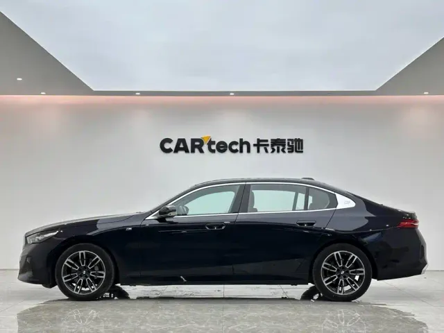 BMW 5 Series — Фото автомобиля 2