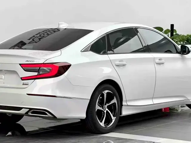 Honda Accord — Фото автомобиля 8