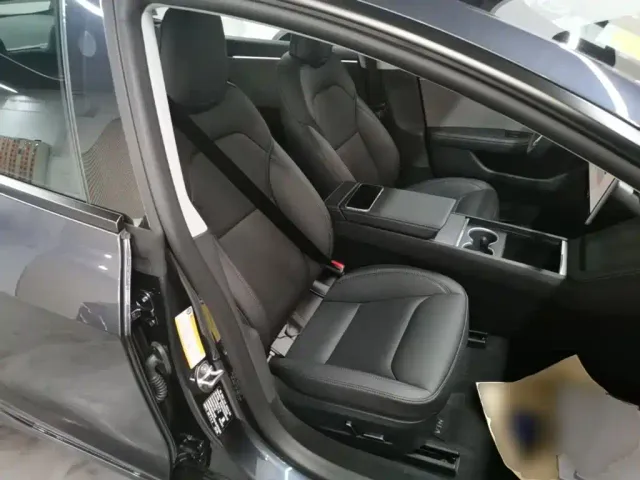 Tesla Model 3 — Фото автомобиля 24