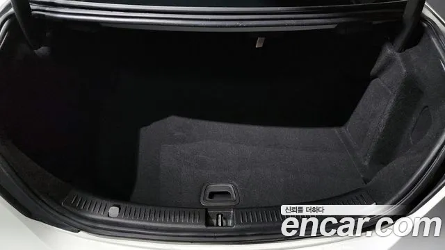 Mercedes-Benz E-Class — Фото автомобиля 20