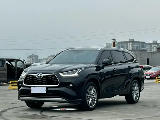 Фотография автомобиля — Toyota Highlander