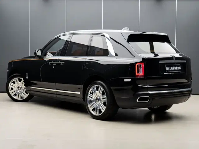 Rolls-Royce Cullinan — Фото автомобиля 3
