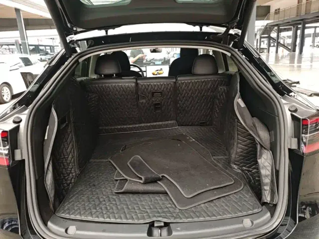 Tesla Model Y — Фото автомобиля 18