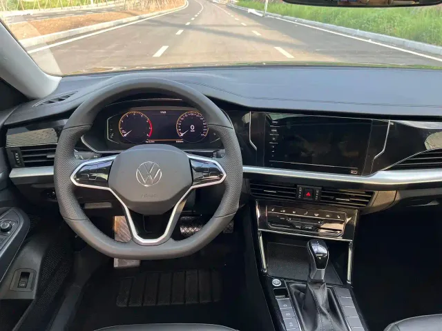 Volkswagen Passat — Фото автомобиля 10