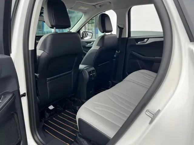 Ford Escape — Фото автомобиля 10