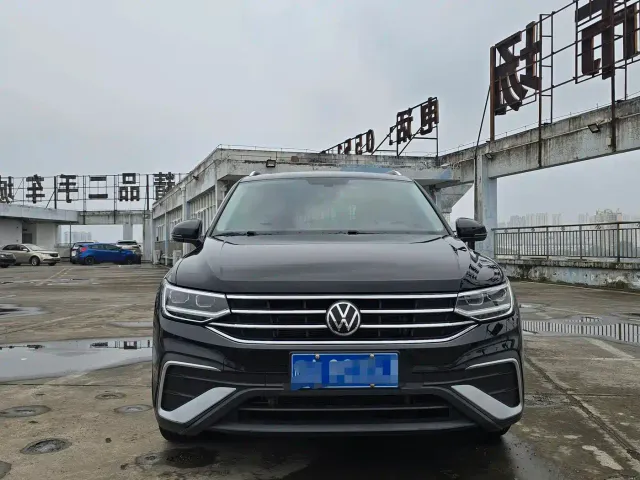 Volkswagen Tiguan L — Фото автомобиля 2