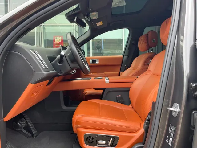 Li Auto L8 — Фото автомобиля 4