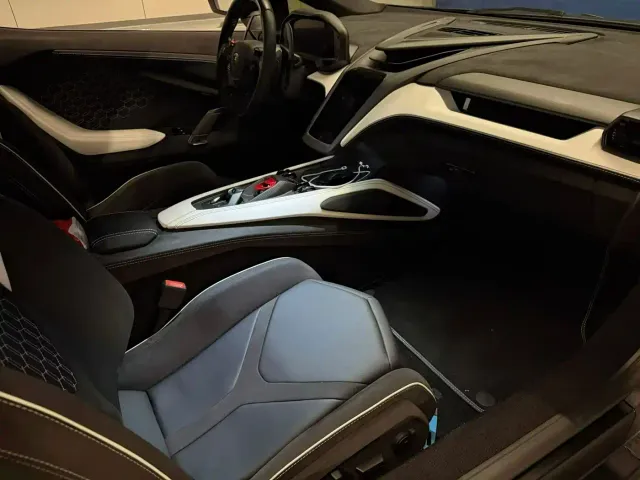 Lamborghini Revuelto — Фото автомобиля 13