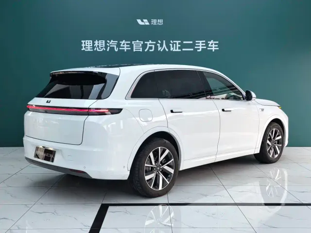 Li Auto L7 — Фото автомобиля 17