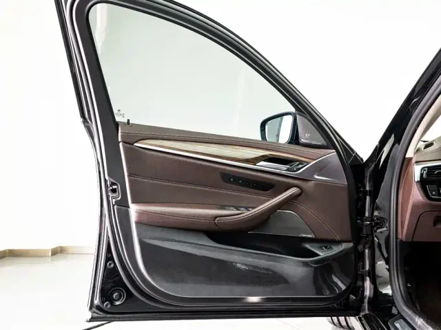 BMW 5 Series — Фото автомобиля 9