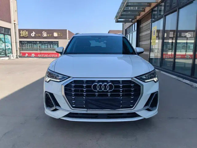 Audi Q3 — Фото автомобиля 3