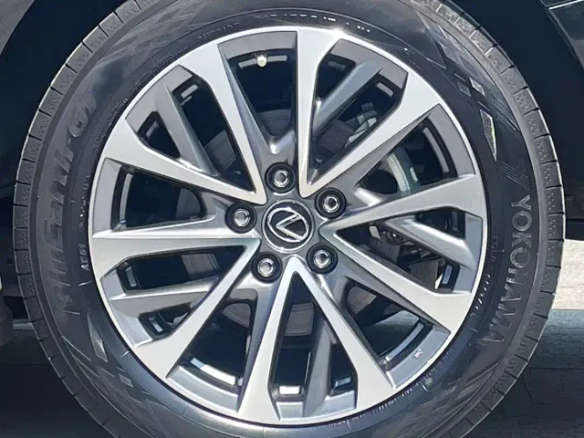 Lexus ES — Фото автомобиля 25