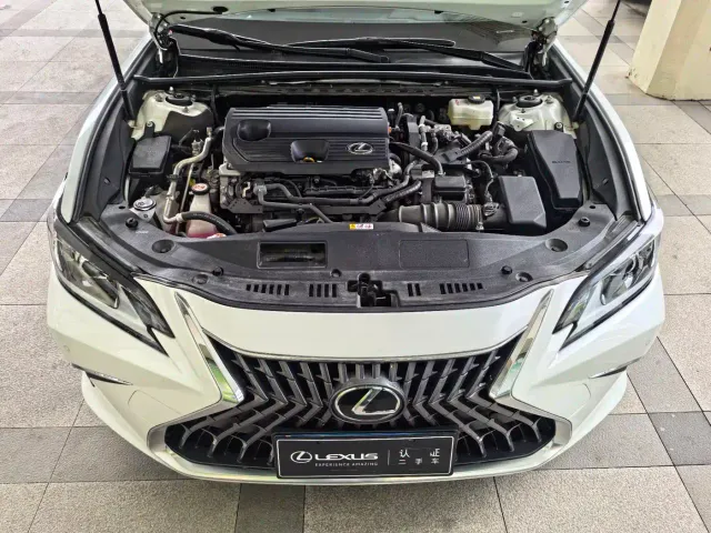 Lexus ES — Фото автомобиля 8