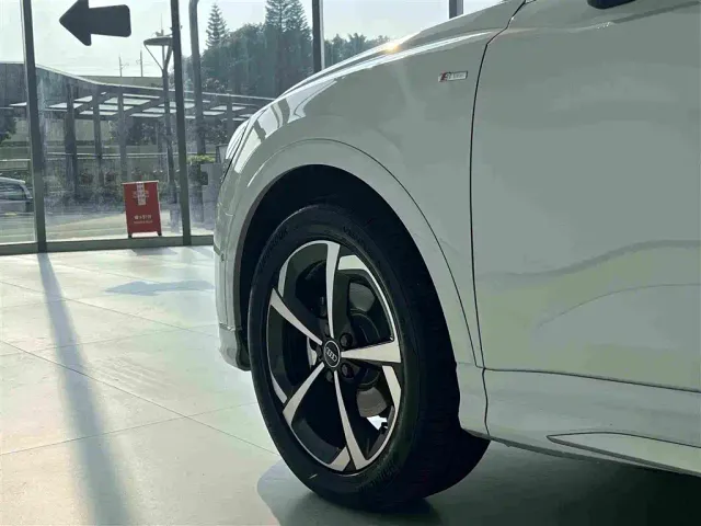 Audi Q3 — Фото автомобиля 14
