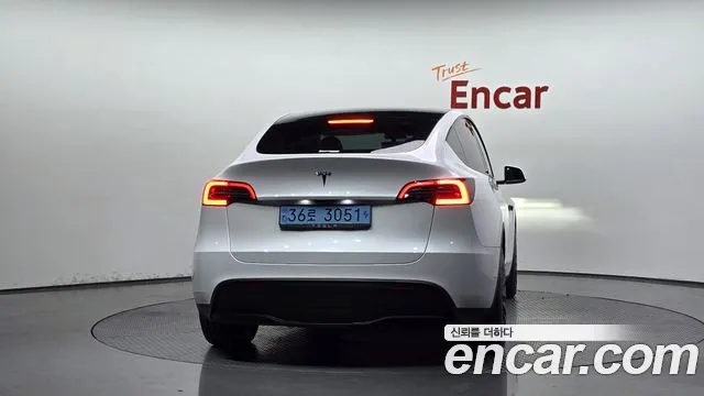Tesla Model Y — Фото автомобиля 3