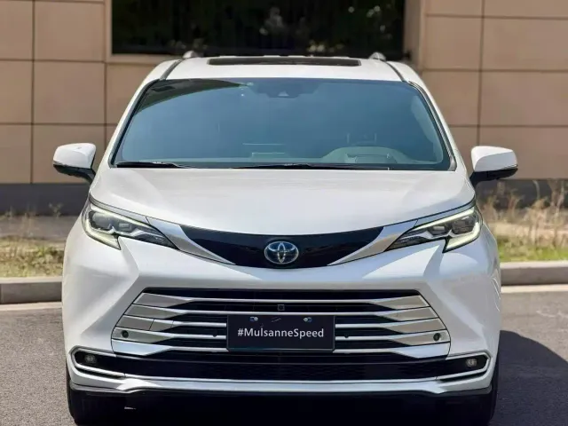 Toyota Sienna — Фото автомобиля 2