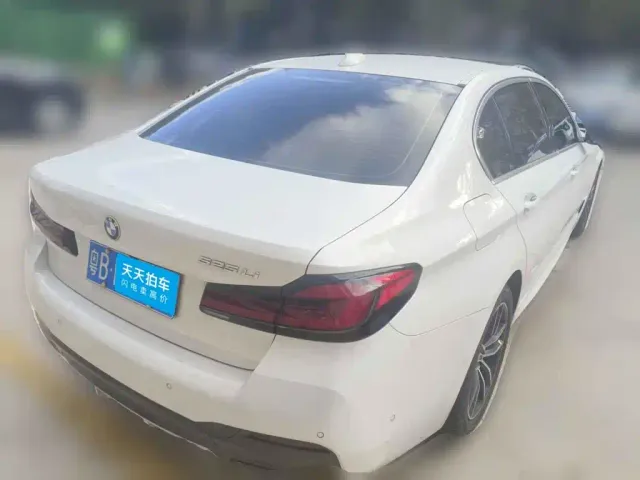 BMW 5 Series — Фото автомобиля 2
