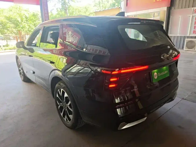 Ford Edge — Фото автомобиля 4