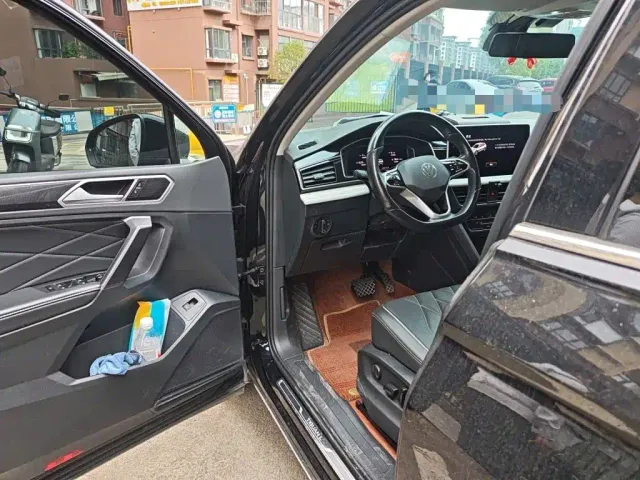 Volkswagen Tiguan L — Фото автомобиля 13