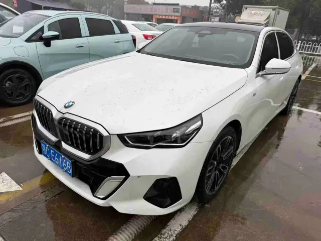 Фотография автомобиля — BMW 5 Series