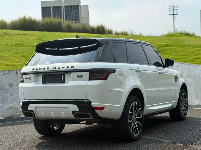 Land Rover Range Rover Sport 2022 3.0 L6 Gloss Black Edition — Фото автомобиля 13