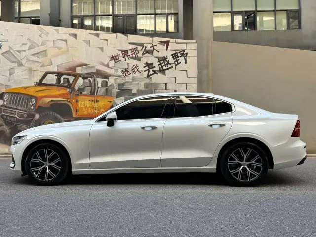 Volvo S60 — Фото автомобиля 3
