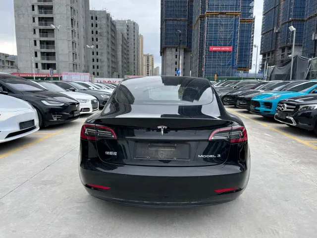 Tesla Model 3 — Фото автомобиля 6